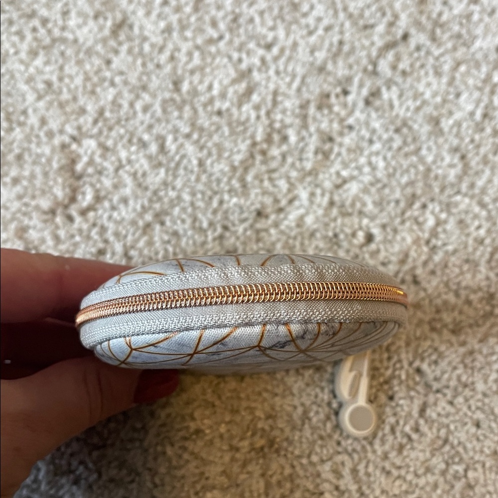 Marble-like Geometric Headphone Case - Picture 5 of 6